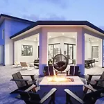Lenny Luxe-Brand New Designer Home-Private Pool