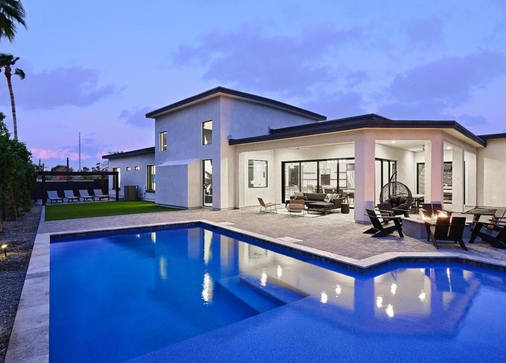 Casa de férias Lenny Luxe-brand New Designer Home-private Pool